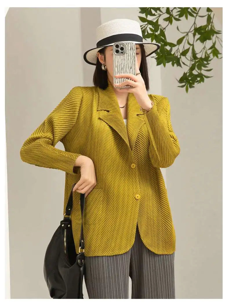 LANMREM Pleated Blazers For Women 2024 Spring New Lapel Single Breasted Long Sleeves Coat Female Fashion Coat 2DA3117