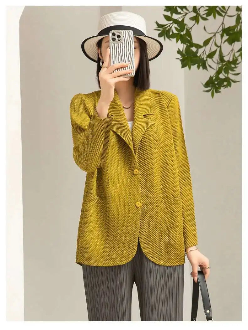 LANMREM Pleated Blazers For Women 2024 Spring New Lapel Single Breasted Long Sleeves Coat Female Fashion Coat 2DA3117
