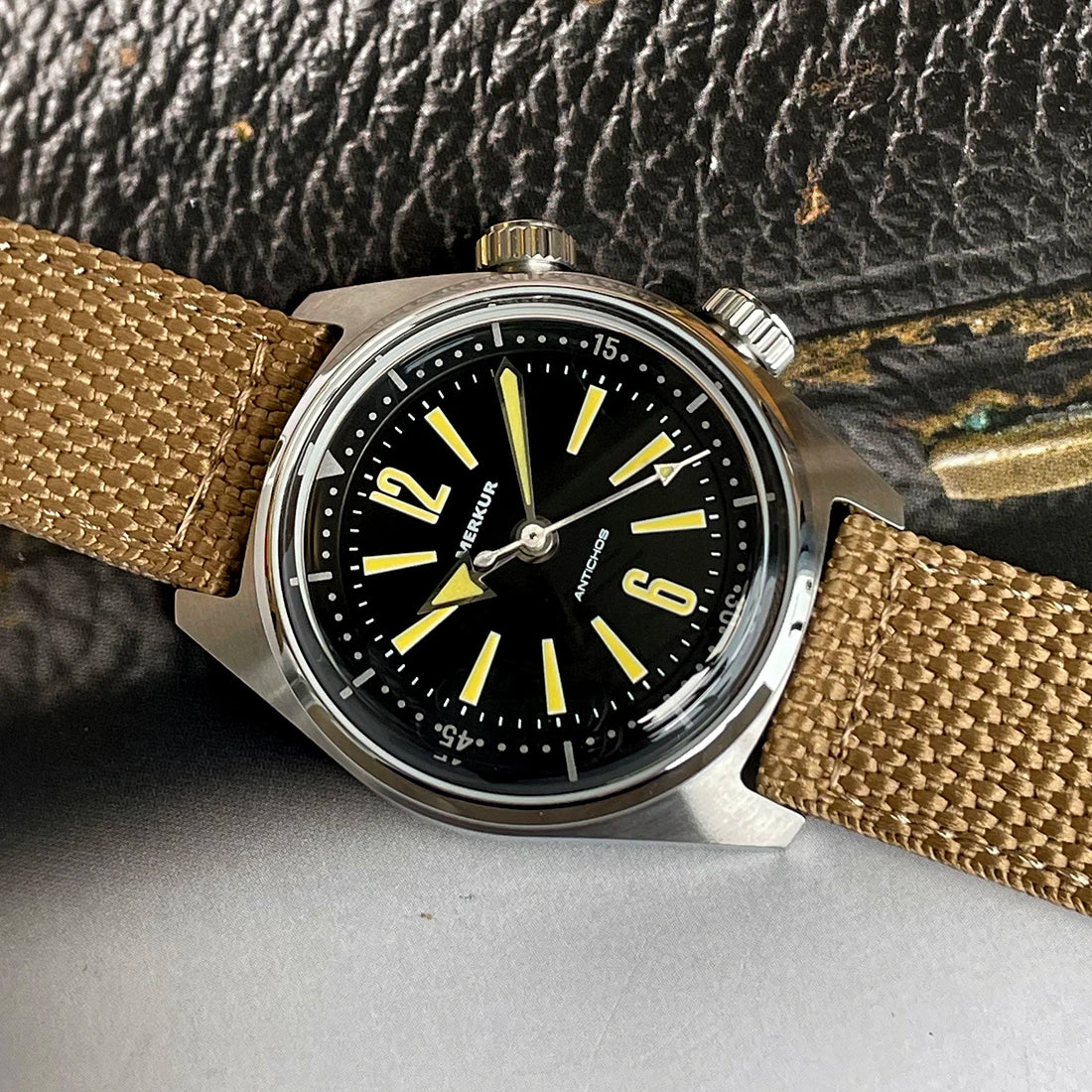 Merkur Dual Crown World Time Enamel Dial Watch Retro Manual Mechanical Watch Men Date Window Watch Vintage 38mm