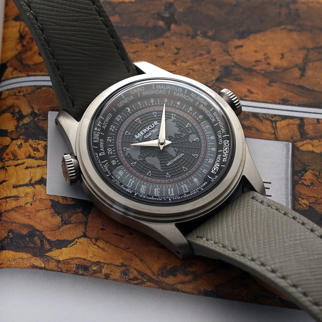 Merkur Dual Crown World Time Enamel Dial Watch Retro Manual Mechanical Watch Men Date Window Watch Vintage 38mm