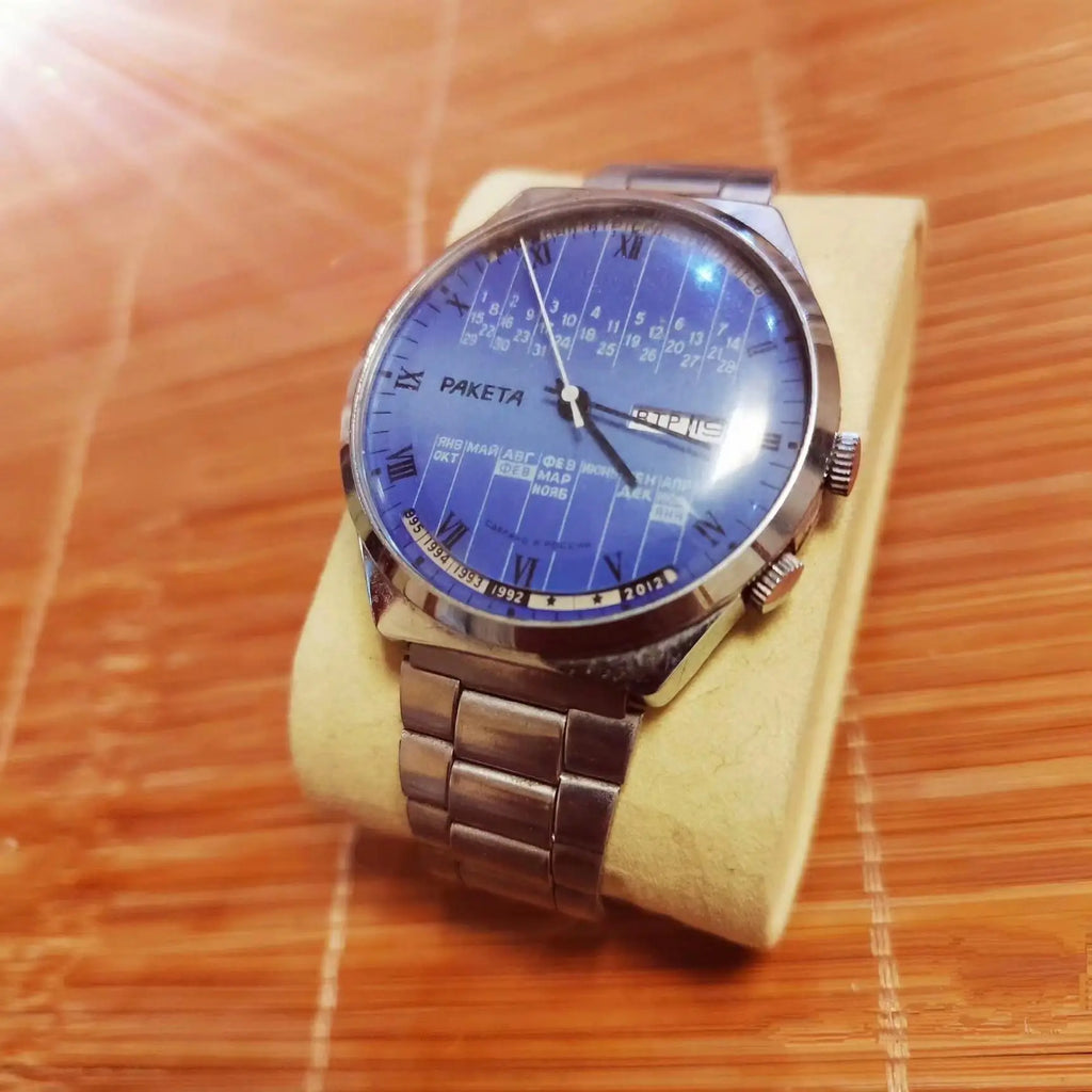 Perpetual calendar 1980-2000 Soviet manual vintage watch CCCP