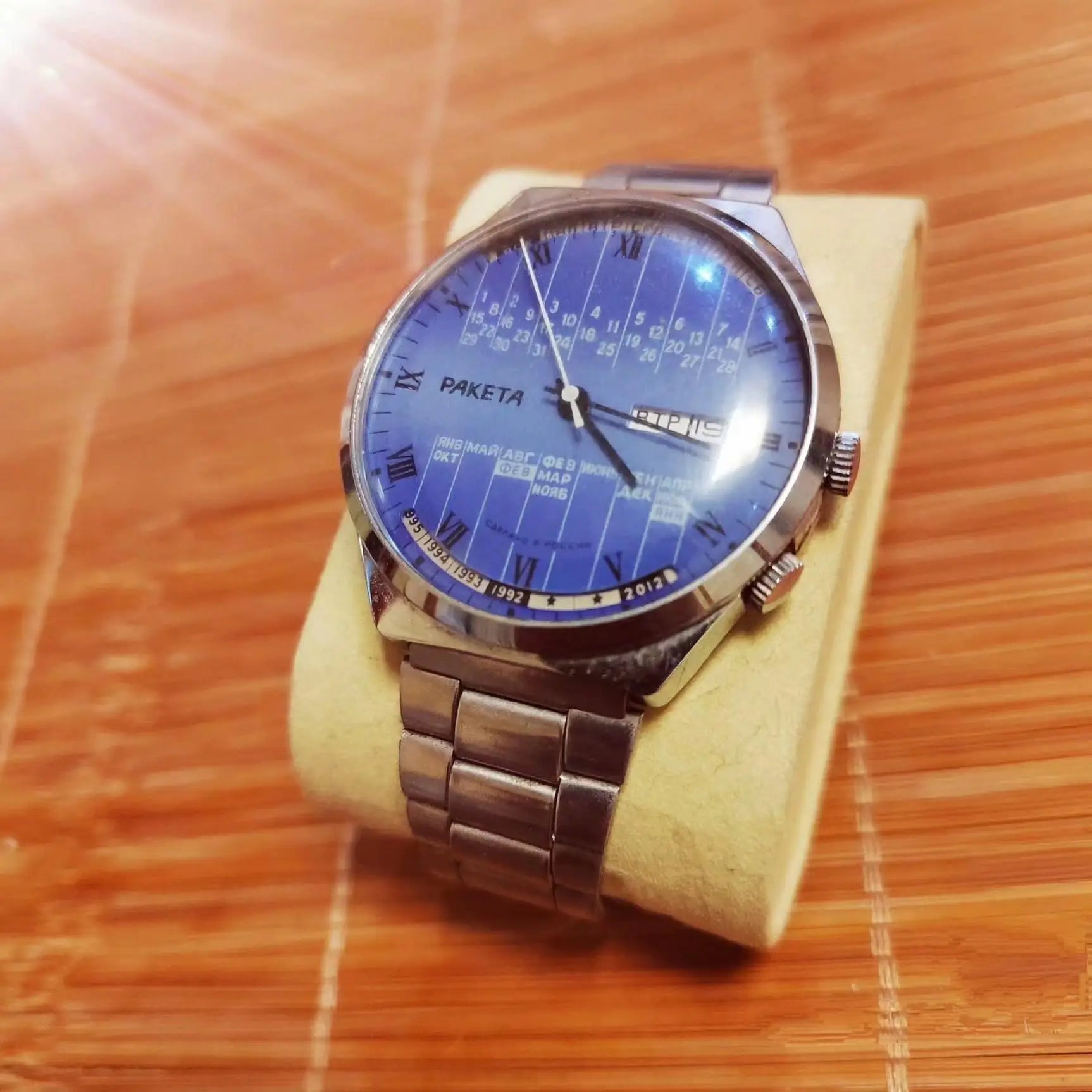 Perpetual calendar 1980-2000 Soviet manual vintage watch CCCP