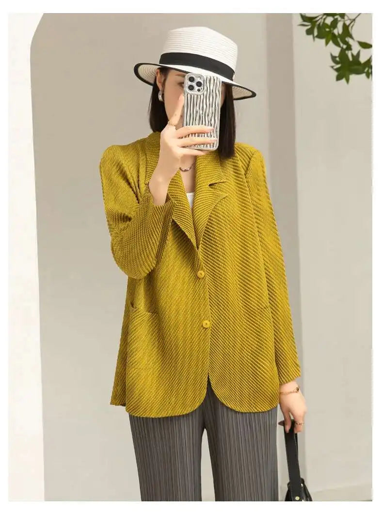 LANMREM Pleated Blazers For Women 2024 Spring New Lapel Single Breasted Long Sleeves Coat Female Fashion Coat 2DA3117