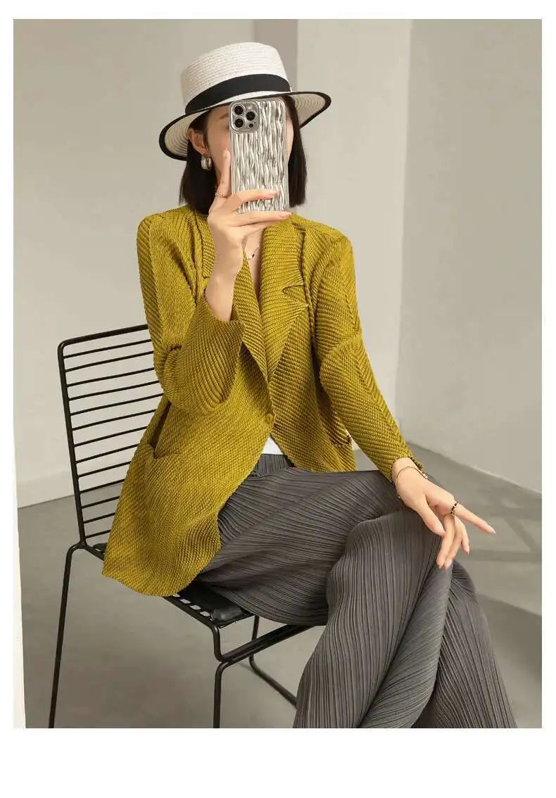LANMREM Pleated Blazers For Women 2024 Spring New Lapel Single Breasted Long Sleeves Coat Female Fashion Coat 2DA3117