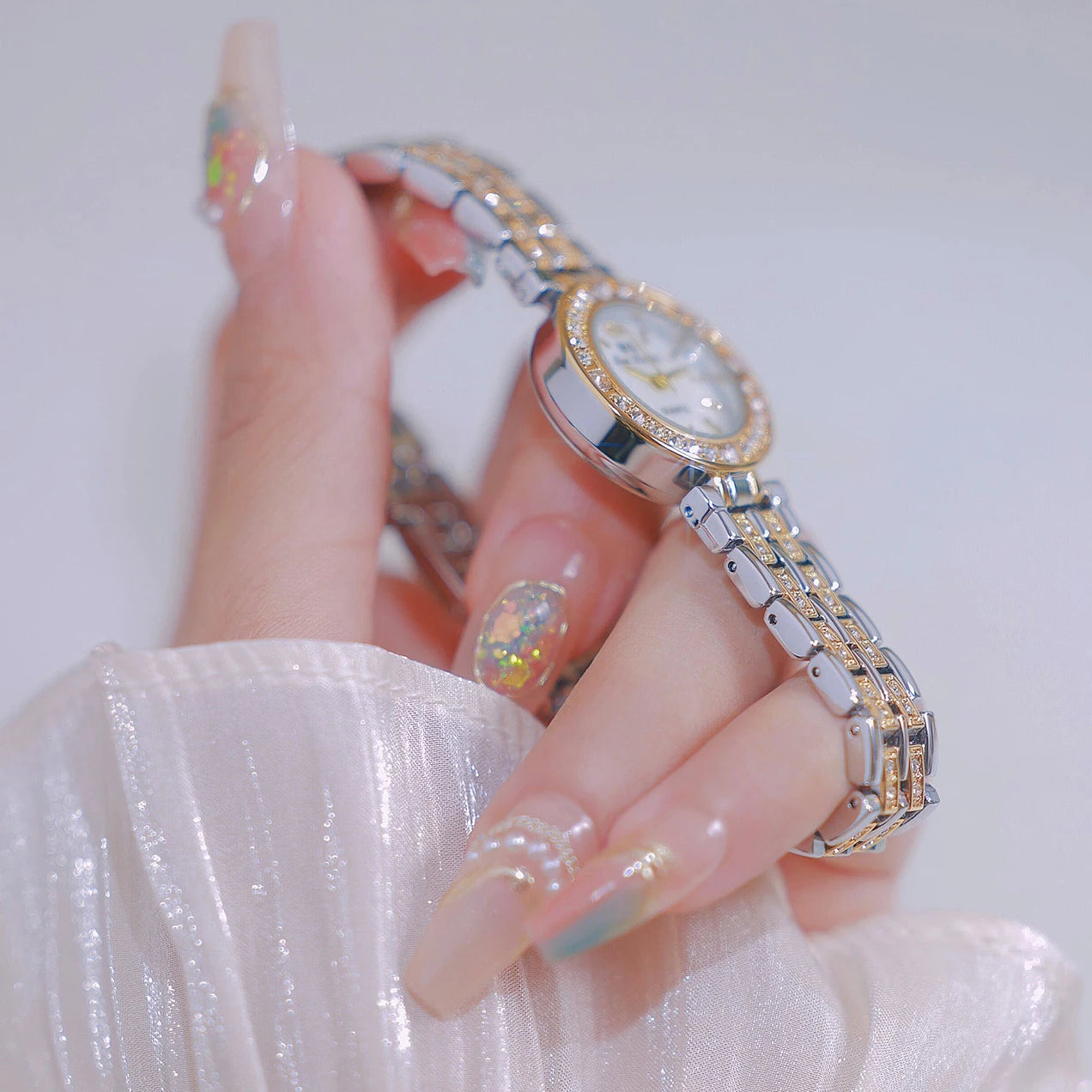 2025 Luxury Watches For Women Crystal Diamond Ladies Dress Wristwatches Casual Bracelet Waterproof Quartz Women Watch Clock
